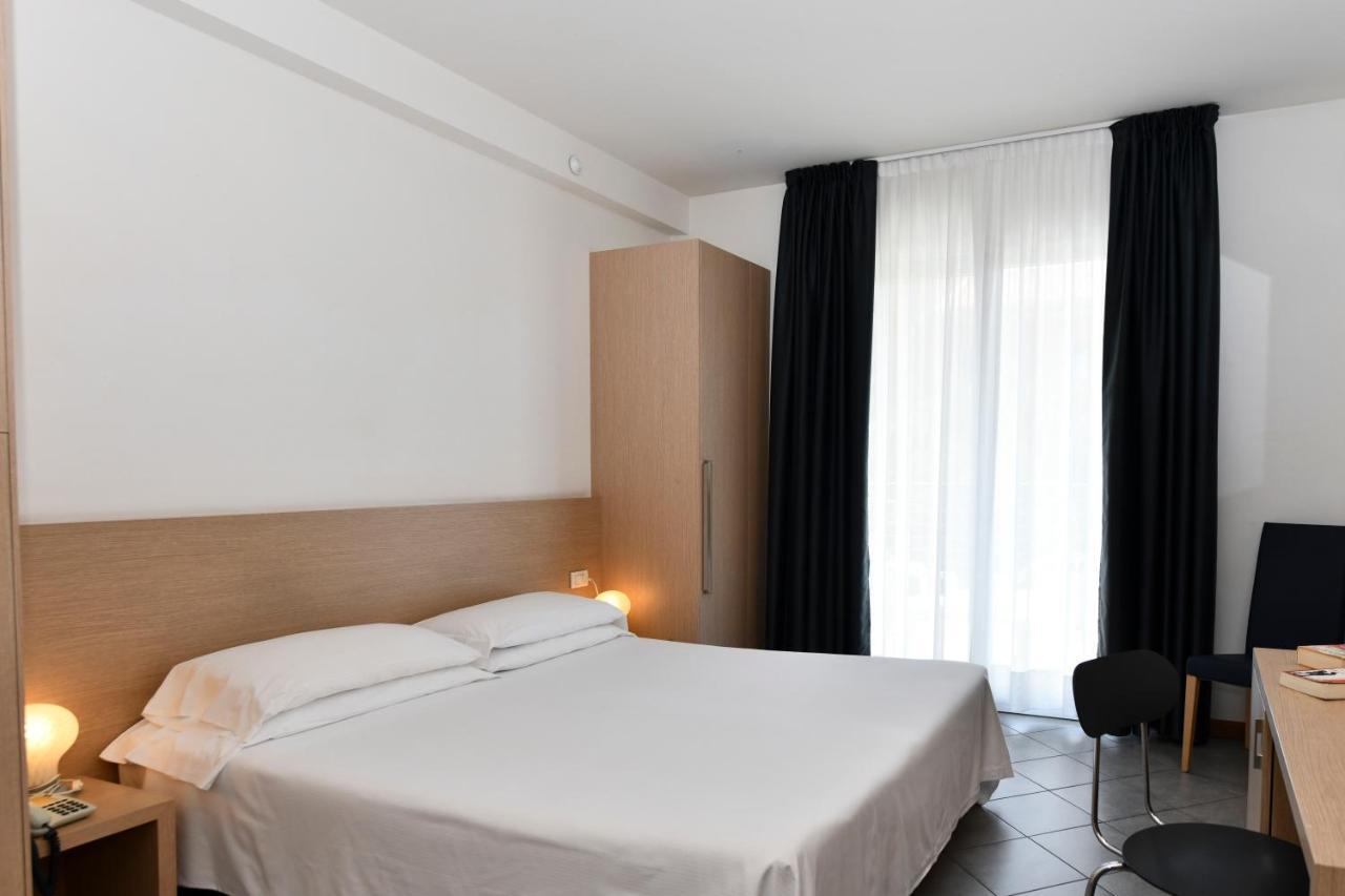 Hotel Eden Lido di Jesolo Buitenkant foto