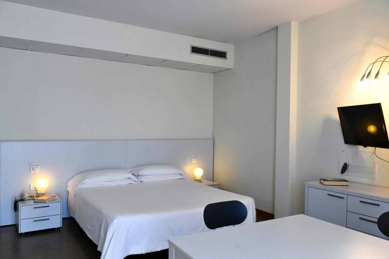 Hotel Eden Lido di Jesolo Buitenkant foto