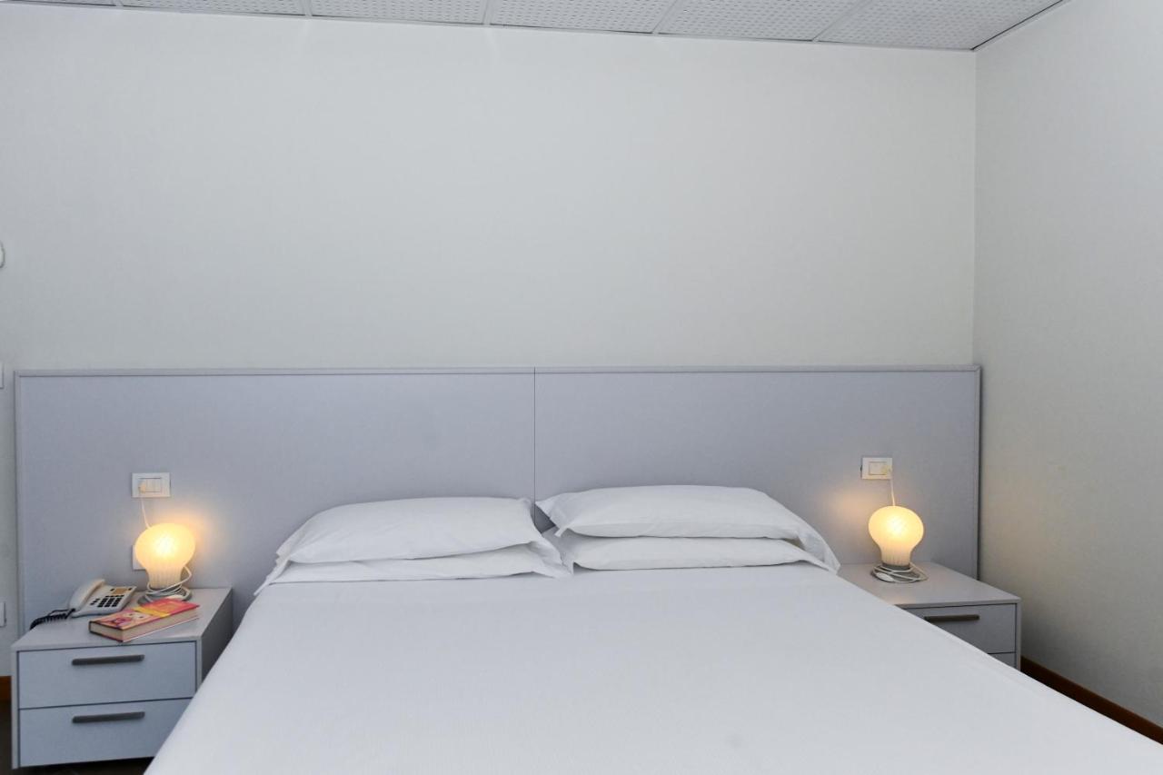 Hotel Eden Lido di Jesolo Buitenkant foto